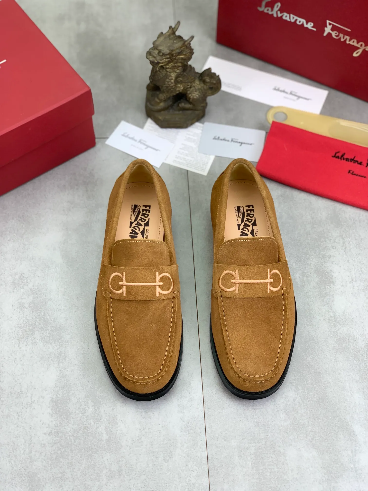 Men's Men's Shoes 💰P460💰[New Style] Water-dyed Niuli 🆘[Salvatore Ferragamo] Ferragamo's latest casual business leather shoes for men! Available at counters simultaneously! The fabric is made of specially imported original calfskin, the lining is made of imported water-dyed cowhide, and the original combination outsole is absolutely luxurious and leads the fashion trend. Matching code: 38-45; 5️⃣ colors available